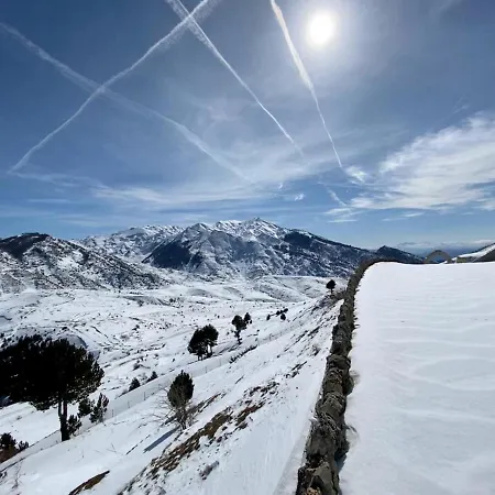 Perla E Tomorrit فندق 2*